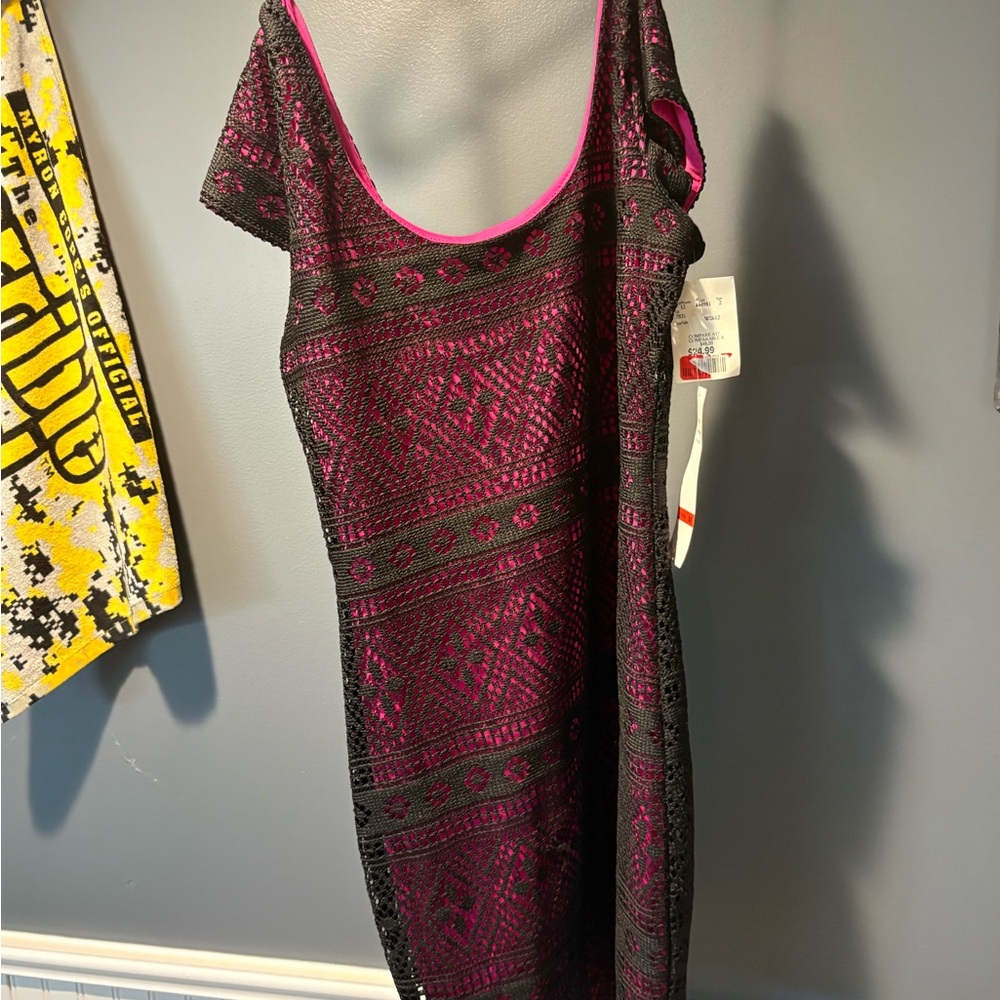 💥 Buy 2 get 1 Free 💥 Elegant Black and Pink Patterned Dress